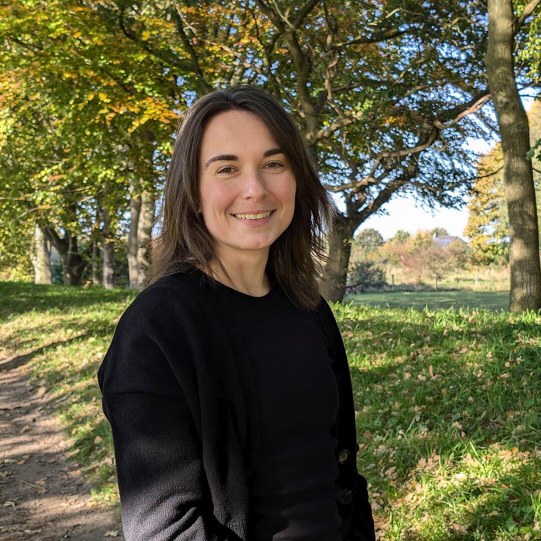 Portraitbild von Sabrina Schiefelbein.